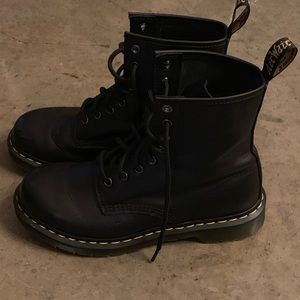 Like new doc martens 1460 smooth style black